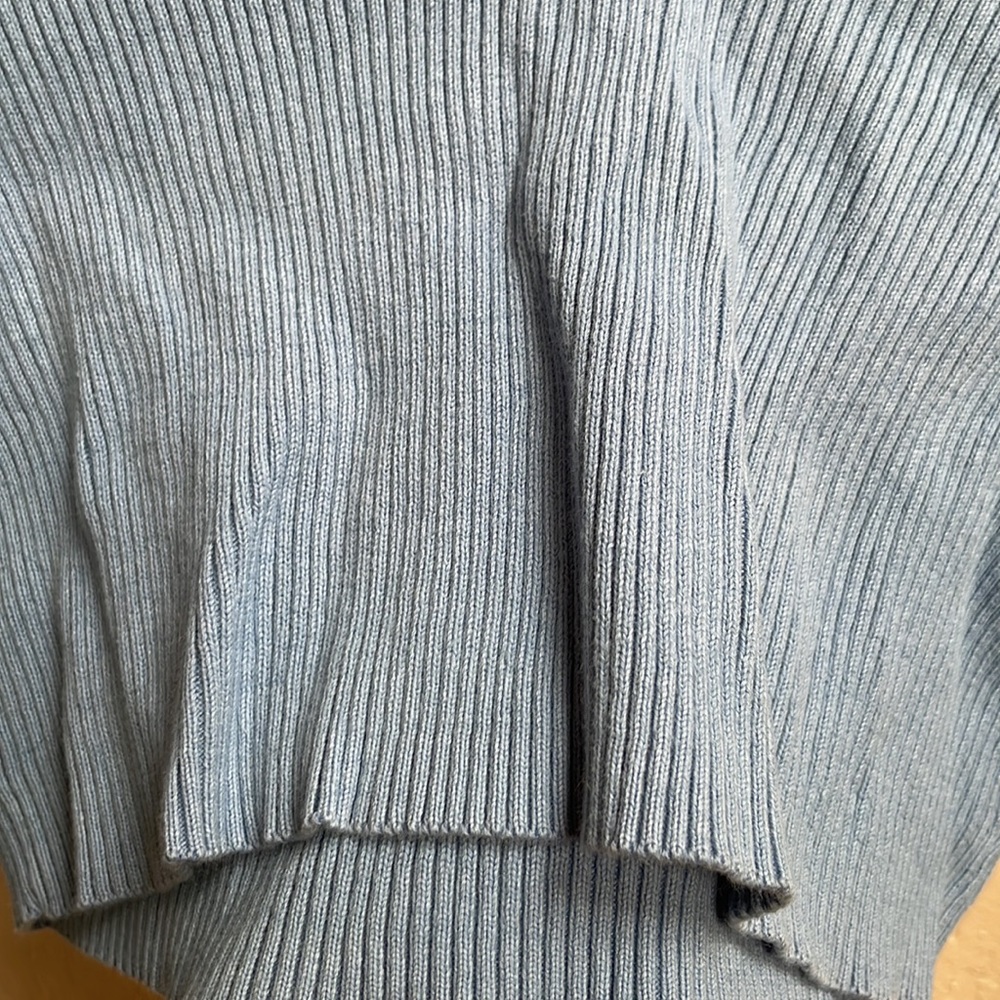 Brandy Melville Cropped Sweater - Picture 3 of 7